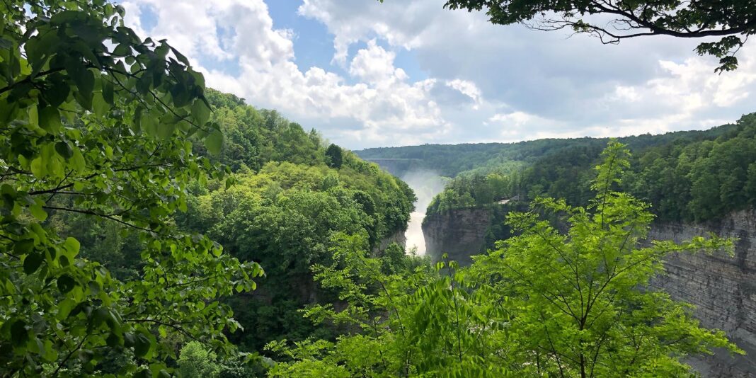 roadtrip-from-nyc-to-watkins-glen-and-letchworth-state-parks,-niagara-falls-and-1000-islands