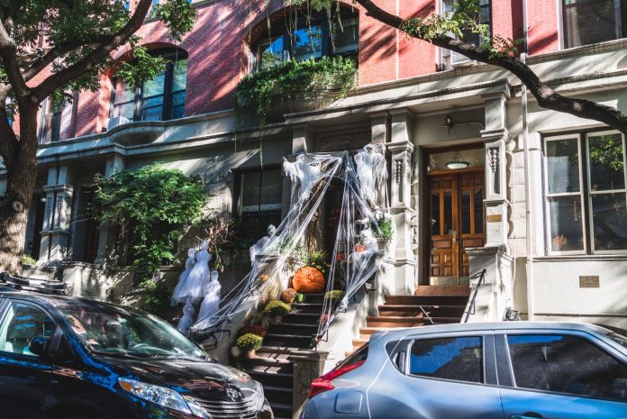 Amazing Halloween Decorations in New York amazing-halloween-decorations-in-new-york