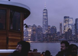 The 8 Best New Year’s Eve Cruises in New York 2022 the-8-best-new-year’s-eve-cruises-in-new-york-2022