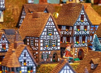 GingerBread Lane: The World’s Largest Gingerbread Village gingerbread-lane:-the-world’s-largest-gingerbread-village