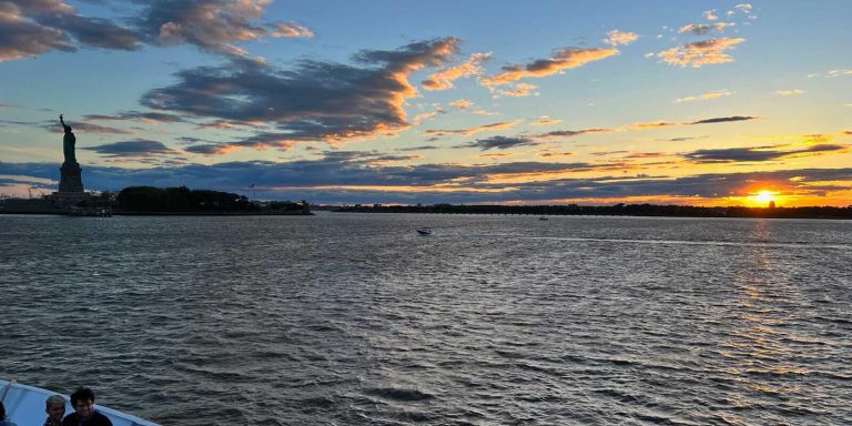 Spirit of New York Dinner Cruise With Buffet: Review