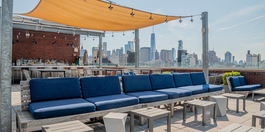 mr.-purple-–-a-cool-nyc-rooftop-bar-on-the-lower-east-side