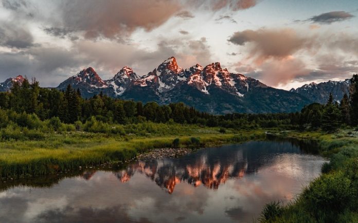 Rendezvous with Nature: Grand Teton’s Top 15 Sights and Activities rendezvous-with-nature:-grand-teton’s-top-15-sights-and-activities